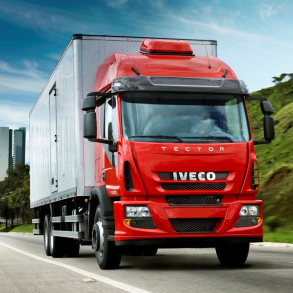 Estribo Para-Lama Superior Cabine para Caminhão Iveco Tector / Cursor 2009 á 2019 Lado Esquerdo