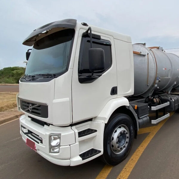 Estribo Cabine para Caminhão Volvo Vm 2006 á 2019 Lado Esquerdo com Pisantes