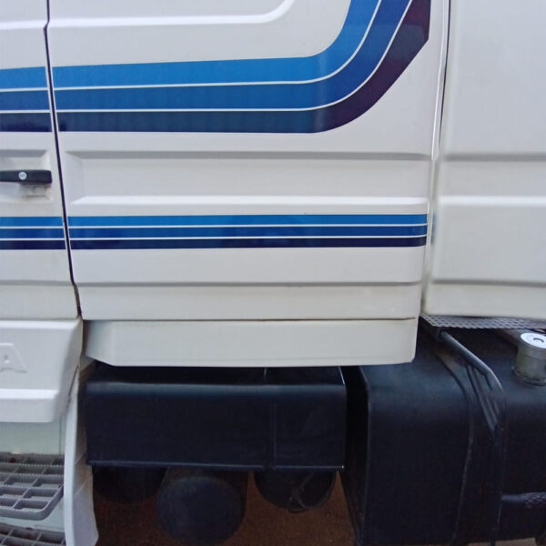 Saia Cabine em Fibra para Caminhão Scania T 112 / 113 / 142 / 143 Lado Esquerdo