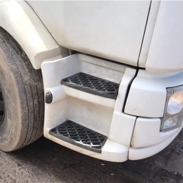 Estribo Cabine em Fibra Para Caminhão Volvo Vm Até 2014 Lado Direito com Sinaleira