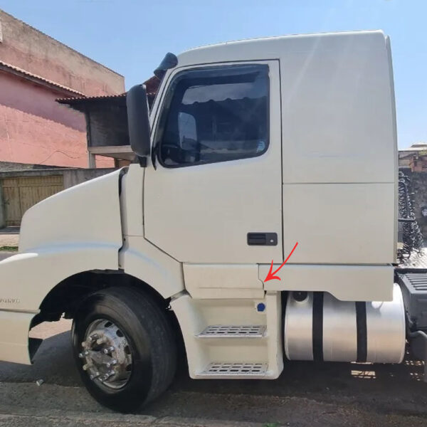 Par Tampa Estribo Para Caminhão Volvo NH 2000 á 2006