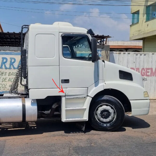 Par Tampa Estribo Para Caminhão Volvo NH 2000 á 2006