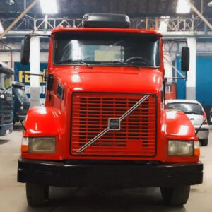 Tampa Acabamento Farol Em Fibra Para Caminhão Volvo NL Lado Direito