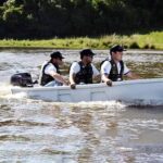 Barco Pescador em Plástico para 3 Lugares com 2 Remos