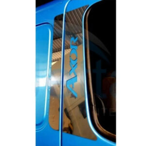 Aplique Inox Coluna da Porta para Caminhão Mb Axor - Escrita