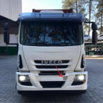 Tampa Acabamento Diagonal Para-Choque Dianteiro para Caminhão Iveco Tector / Cursor 2009 á 2019 Lado Esquerdo