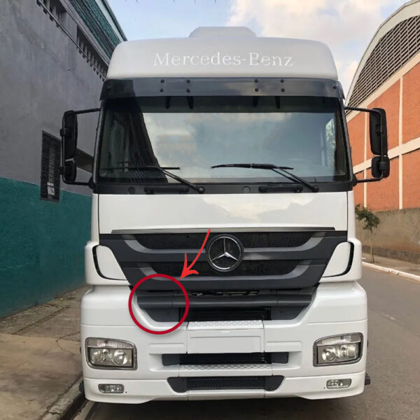 Acabamento Superior Para-Choque Dianteiro para Caminhão Mercedes-Benz Axor Lado Direito