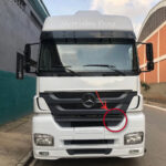 Acabamento Superior Para-Choque Dianteiro para Caminhão Mercedes-Benz Axor Lado Esquerdo