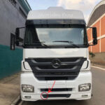 Tampa Acabamento Inferior Para-Choque Dianteiro para Caminhão Mercedes-Benz Axor Lado Direito
