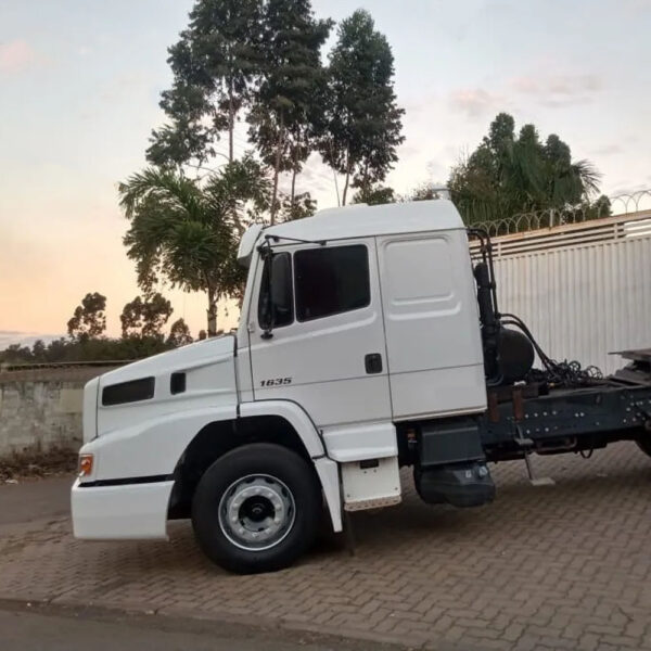 Par Tampa Estribo para Caminhão Mercedes-Benz Atron