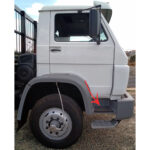 Pisante Superior Estribo Cabine para Caminhão Vw Titan / Worker Lado Direito