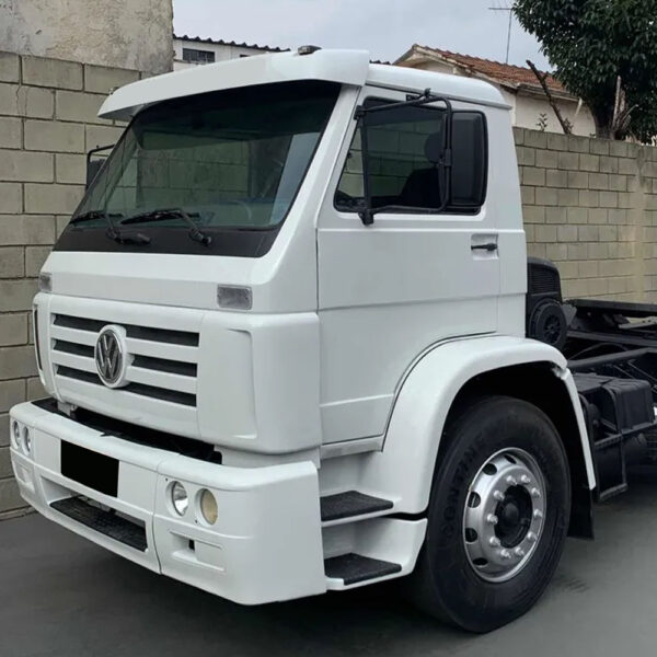 Pisante Inferior Estribo Cabine para Caminhão Vw Titan / Worker Lado Direito