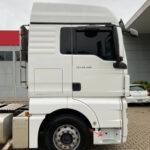 Tampa Acabamento Interno Estribo Inferior Cabine para Caminhão Man TGX Lado Direito