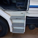 Kit Estribo Pisante Cabine Cromado para Caminhão Scania T 112 / 113 / 142 / 143