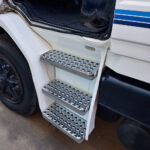 Kit Estribo Pisante Cabine Cromado para Caminhão Scania T 112 / 113 / 142 / 143