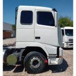 Estribo Inferior Cabine para Caminhão Volvo FH até 2003 Lado Direito