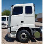 Para-Lama Estribo Superior Cabine para Volvo FH até 2003 Lado Esquerdo