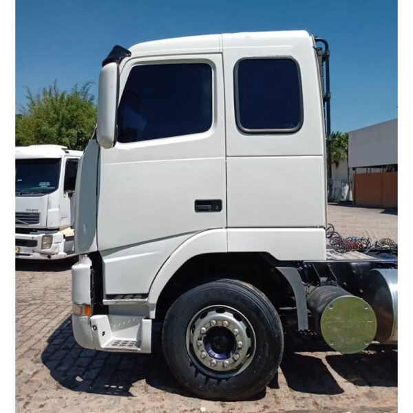 Para-Lama Estribo Superior Cabine para Volvo FH até 2003 Lado Esquerdo