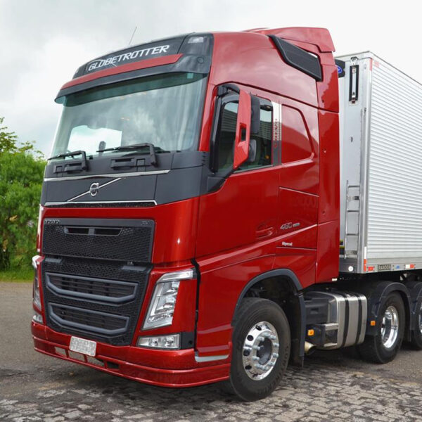 Par Tampa Estribo para Caminhão Volvo FH após 2015