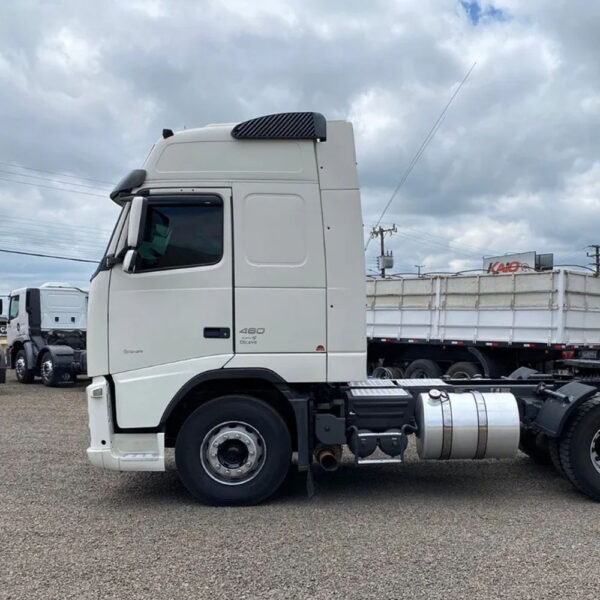 Presilha Borracha Tampa Caixa de  Bateria para Caminhão Volvo FH / NH até 2014