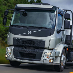 Ponteira Para-Choque para Caminhão Volvo Vm após 2020 Lado Esquerdo com Abertura para Farol