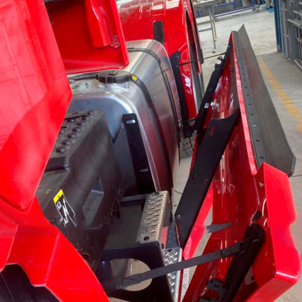 Saia Carenagem Lateral Volvo New FH 6X4 Premium Edition E.E 3600 Euro 6