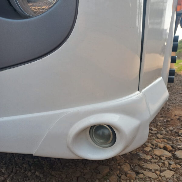 Par Aplique Farol Auxiliar para Caminhão Vw Constellation 3 Estribos