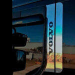 Par Aplique Inox Coluna da Porta Volvo VM