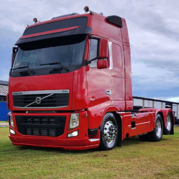 Carenagem Lateral Tanque para Caminhão Volvo Fh / FM 2010 á 2014 6X2