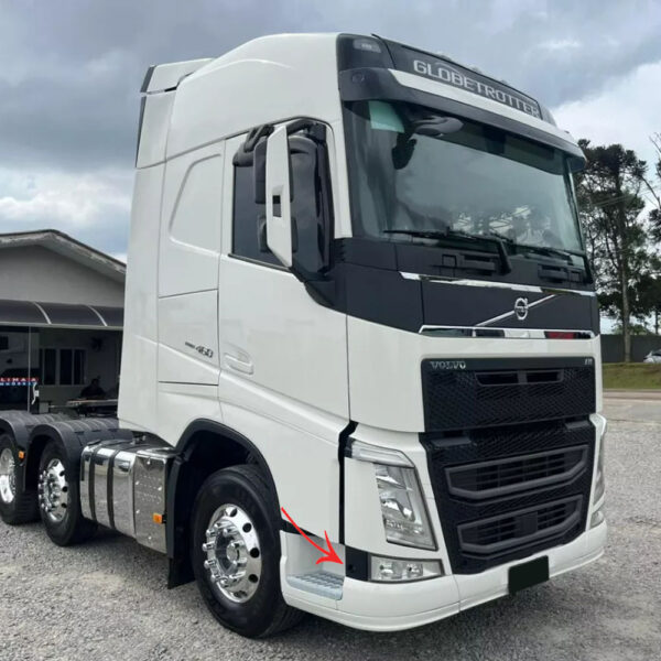 Acabamento Farol Auxiliar Lado Direito para Caminhão Volvo FH 2015 á 2022