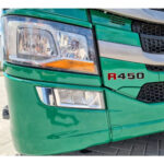 Emblema Potencia Acrílico para Caminhão Scania NTG R450 Black Piano e Vermelho