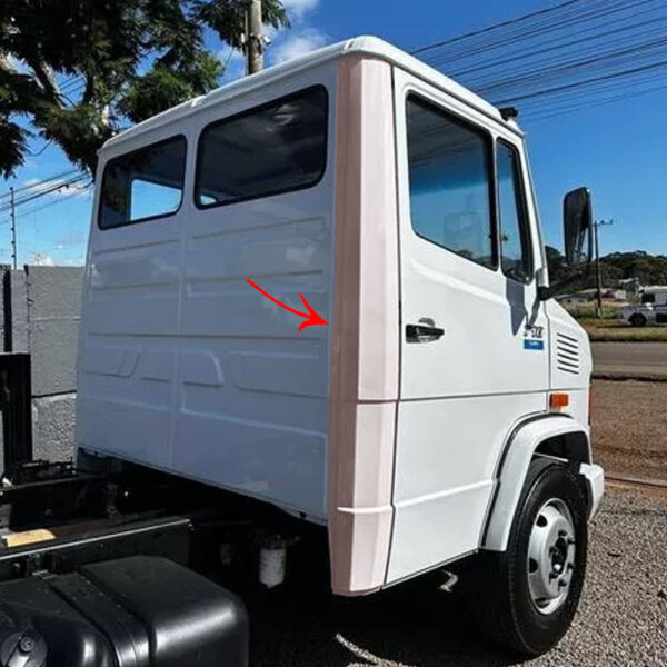 Canto Traseiro Externo Cabine pra Caminhão Mb 709 / 710 / 1418 / 1618 Lado Direito