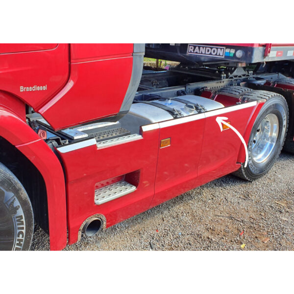 Aplique Inox Friso Carenagem Lateral para Caminhão Scania NTG Entre Eixos 3350mm