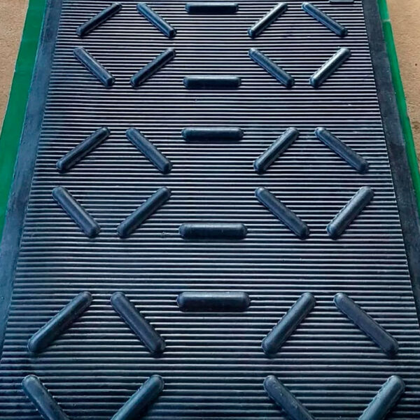 Piso Borracha Antiderrapante (Boiadeiro) para Caminhão Boiadeiro 2.84 x 83