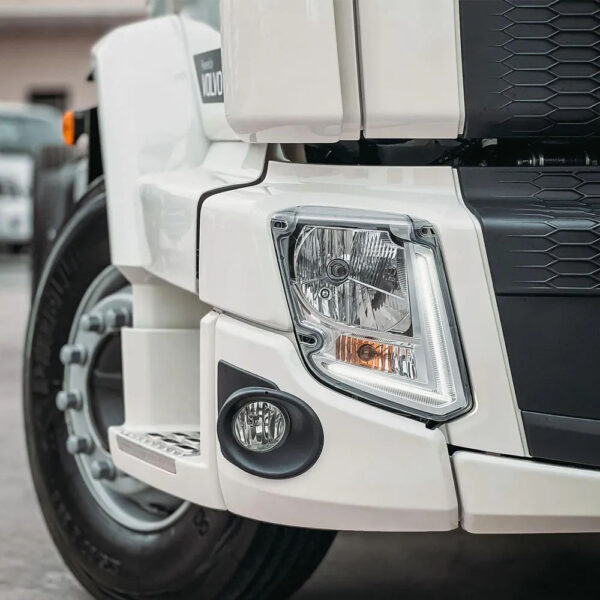 Farol Principal LED para Caminhão Volvo Vm após 2014 Lado Direito 84550050