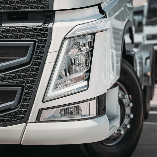 Farol Principal para Caminhão Volvo FH 2015 á 2022 Lado Esquerdo