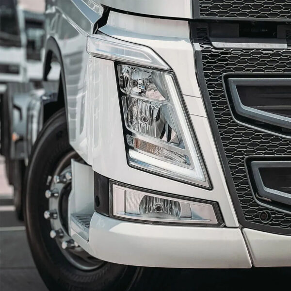 Farol Principal para Caminhão Volvo FH 2015 á 2022 Lado Direito