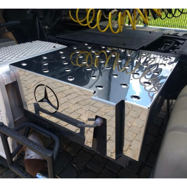 Acabamento Inox Tampa Caixa Bateria para Caminhão Mercedes