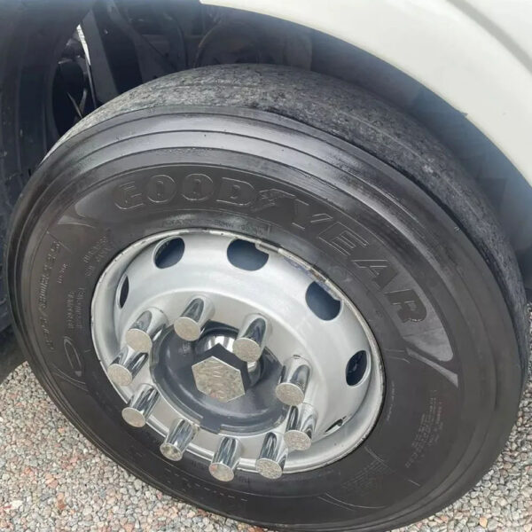 Kit Sobre Tampa Cubo Cromada para Caminhão Iveco Tector 8x2