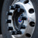 Kit 20 Capas Porca Boliviana 33mm Black Logo Scania